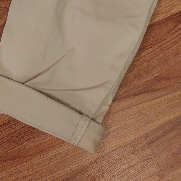 Torrid Cargo Capri's - Picture 6 of 6